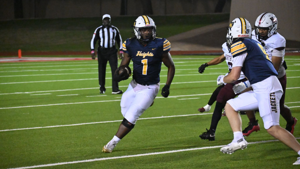 Fort Worth Arlington Heights Carson James (1) scores a touchdown for the Yellowjackets during a high school football game against Fort Worth North Side at Farrington Field in Fort Worth, Texas, Friday, October 16, 2026. James scored four touchdowns against the Panthers. Arlington Heights won 71-0.